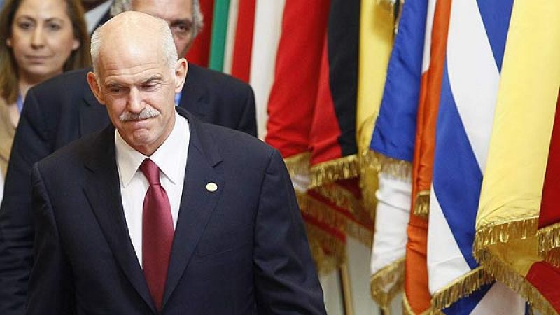 La Unión Europea se compromete a un segundo rescate a Grecia,