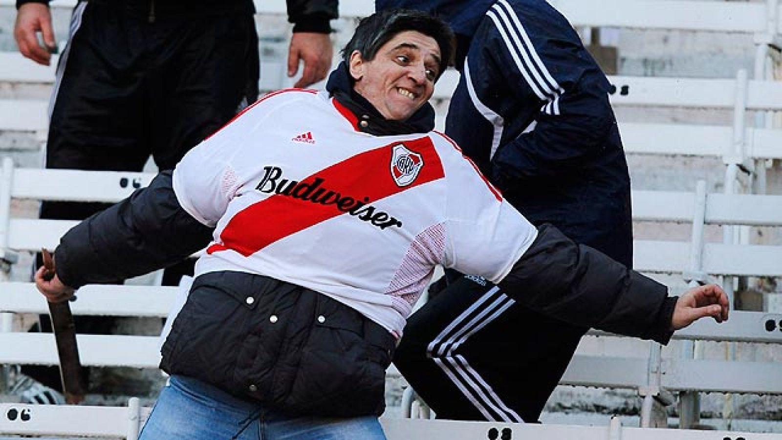 Incidentes tras el descenso de River Plate | Ver