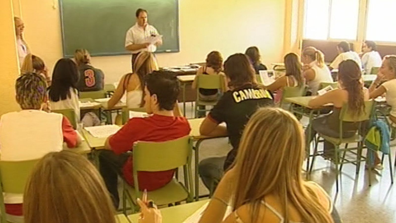 Andalucía becará con 400 euros a los jóvenes con cargas familiares que quieran volver a estudiar
