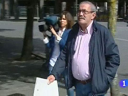  - La alcaldesa de Andoain y el concejal del PSE se reúnen en la calle