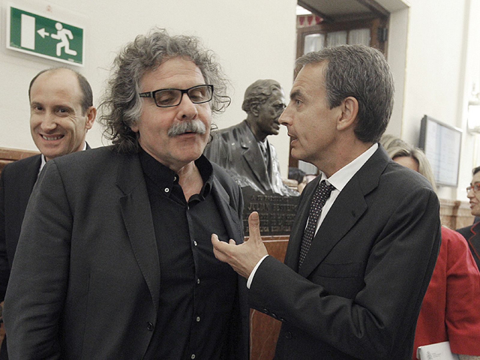 Aplausos para despedir a Zapatero