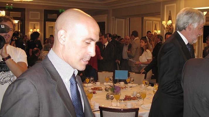 Telediario 1 - Tiempo para pagar a los futbolistas