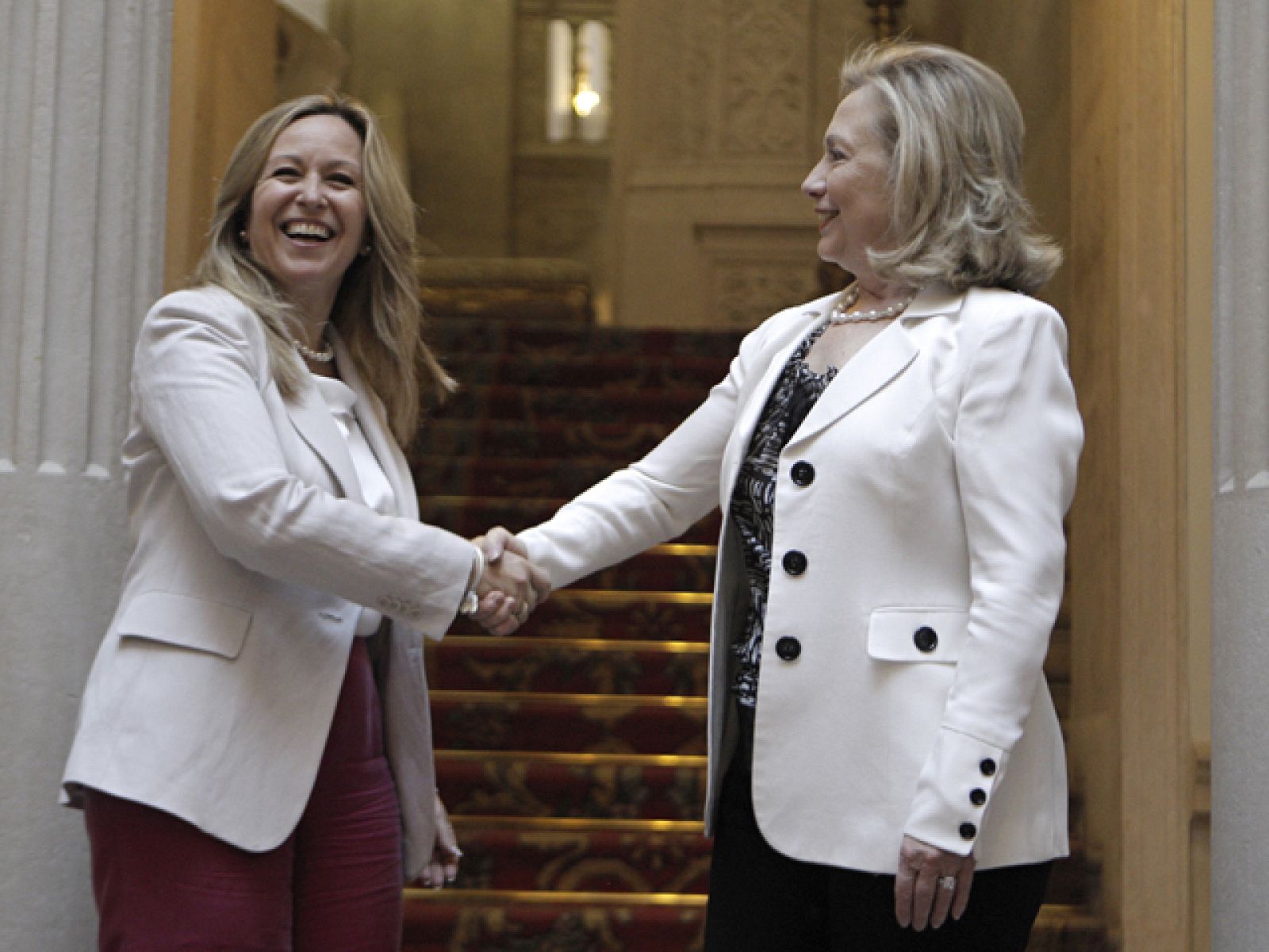 Clinton anima a España a completar las reformas económicas aunque sean "difíciles" | Ver