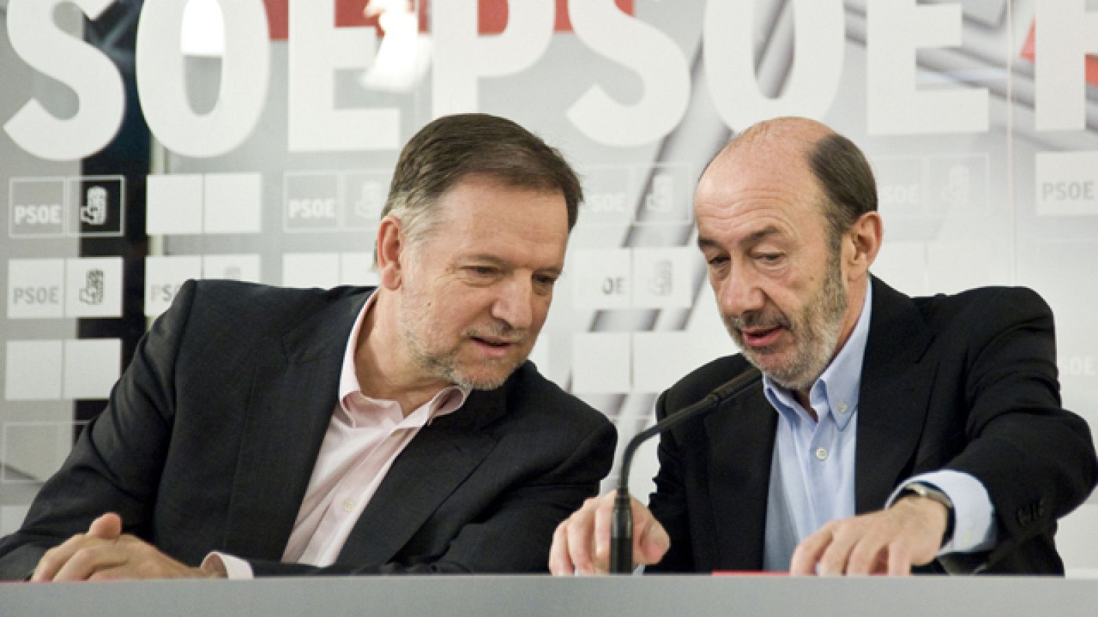 Reunión en Ferraz de Rubalcaba con dirigentes provinciales del PSOE