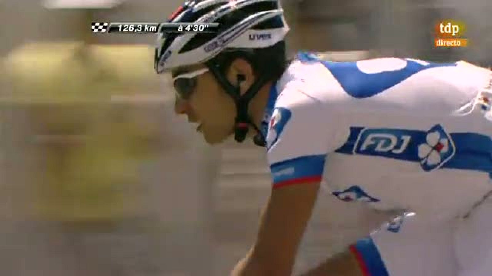 El corredor del O. P. Lotto Jurgen Van de Walle se despistó cuando rodaba en cabeza del pelotón y se fue al suelo con violencia. Afortunadamente no se ha lesionado de gravedad pero es la segunda caída para el equipo belga, tras la de Greipel en la sa