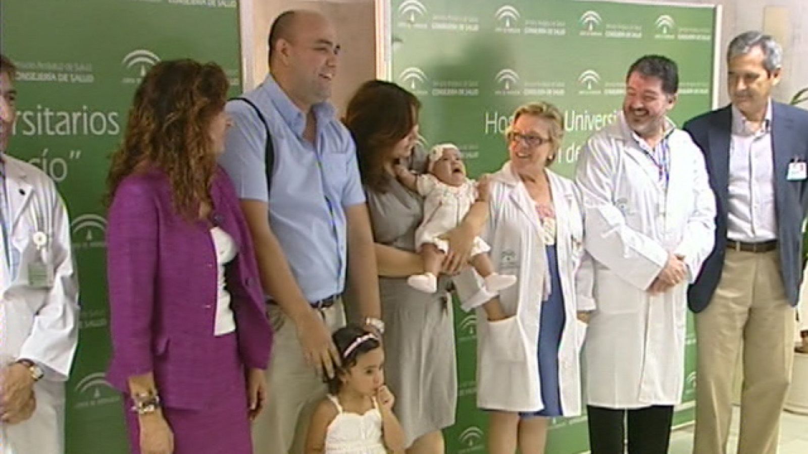 Una niña, que tiene ahora seis meses, fue operada antes de nacer de espina bífida