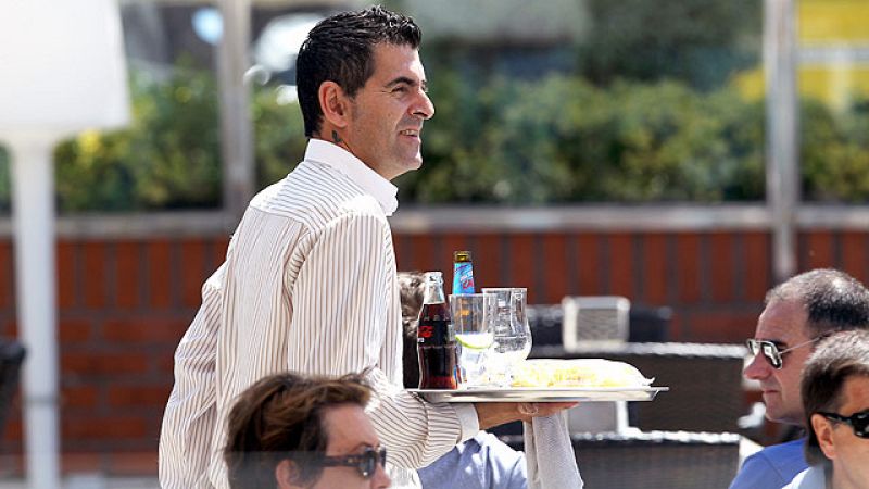 El paro bajó en junio en 67.858 personas y cae en todos los sectores, salvo en la agricultura