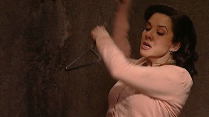 Amar en tiempos revueltos - Benita se convierte en asesina