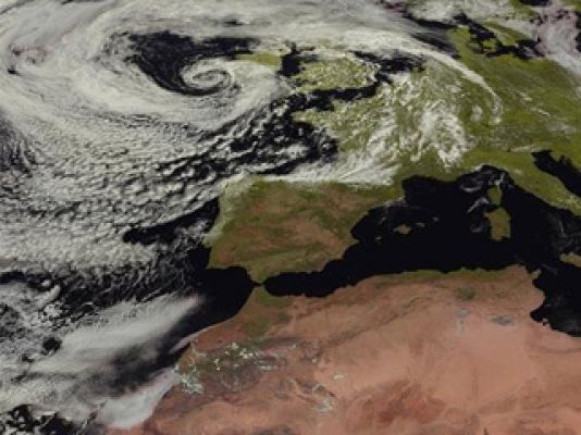 El tiempo - Nubes en Galicia y zona cantábrica