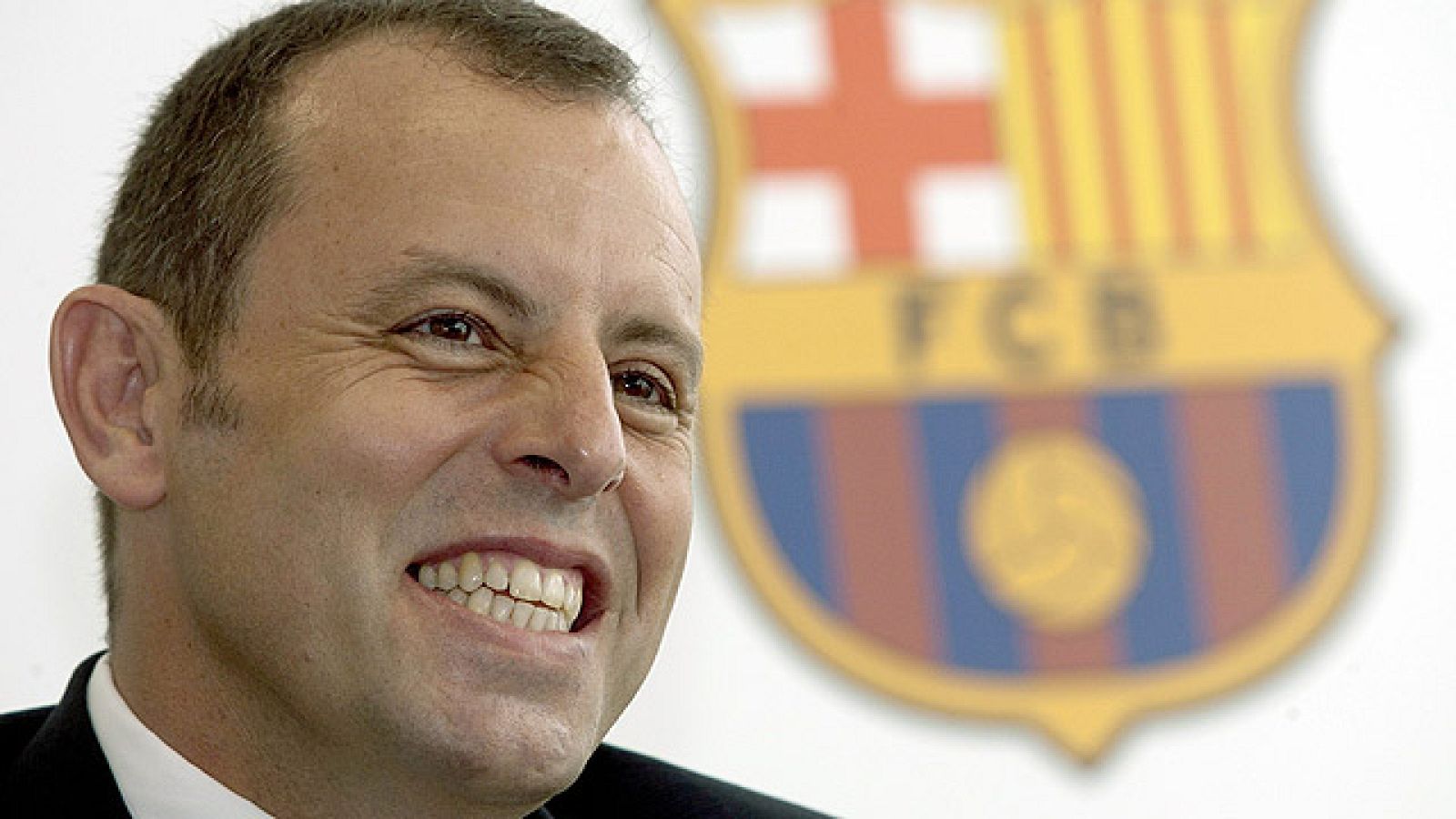 Sandro Rosell ha regresado de la Copa América sin novedades sobre las negociaciones por los fichajes de Cesc y Alexis Sánchez. Sobre el español, la directiva azulgrana cree que está "haciendo gestos" para volver al club azulgrana.