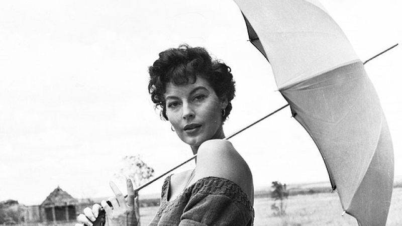 Un documental que sigue el rastro del paso de Ava Gardner por España. A través de entrevistas con quienes la conocieron, y sus relaciones con Mario Cabré y L. Miguel Dominguín, o sus conflictos con J. Domingo Perón.
