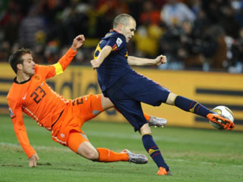 El gol de Iniesta, recordado en varios idiomas