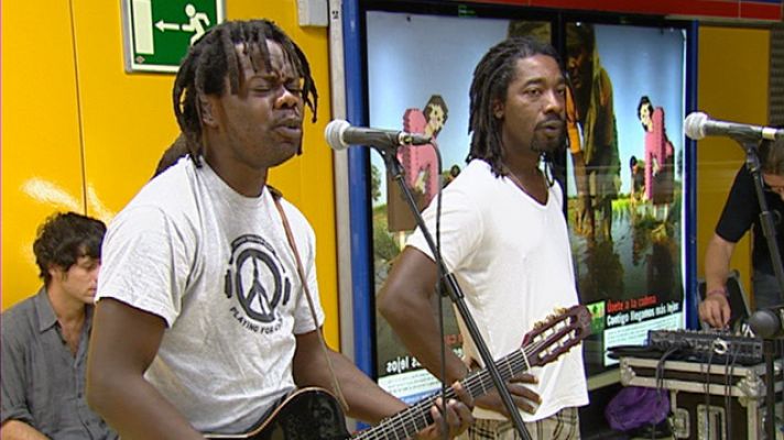 Telediario 1 - "Playing for change" en Madrid