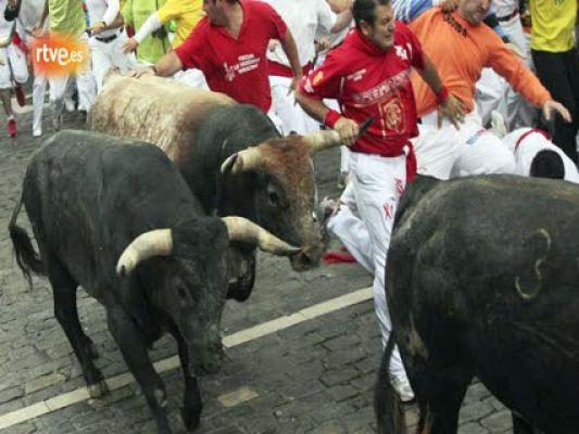 San Fermín - RNE te narra el cuarto encierro de San Fermín 2011 en imágenes
