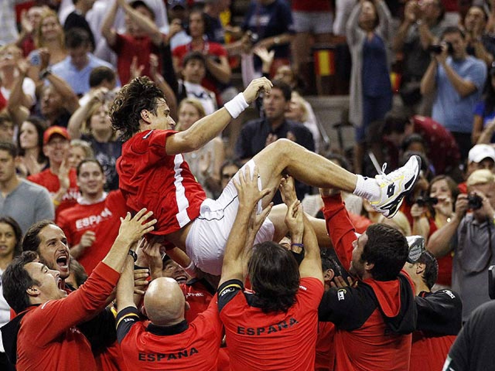 Ferrer clasifica a España para semifinales de la Davis en un partido "dramático" | Ver