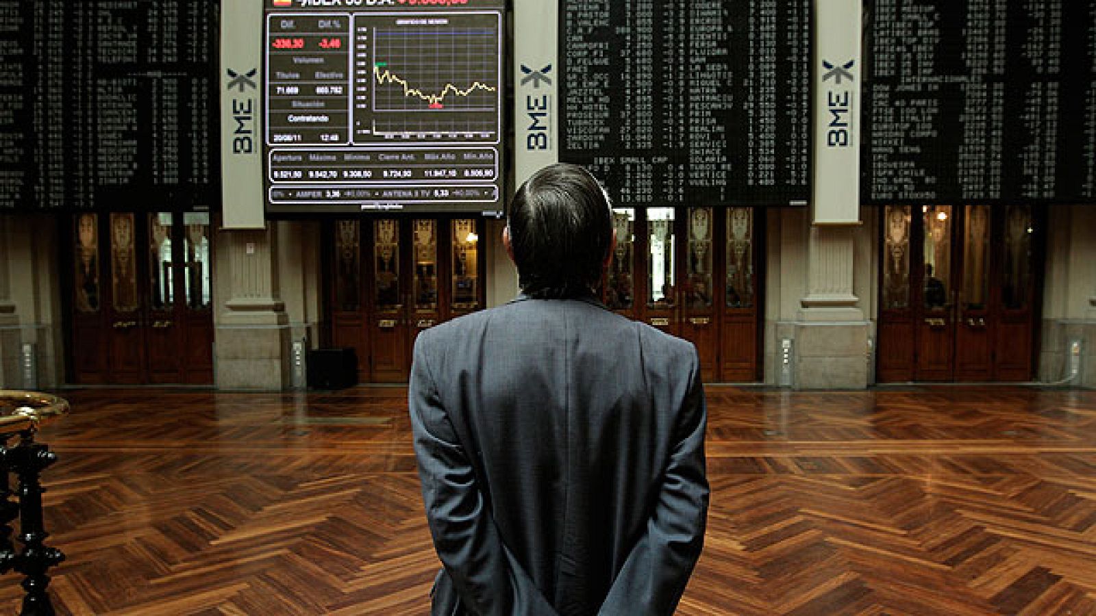 Las dudas sobre Italia llevan a la prima de riesgo española a su récord y hunden a las Bolsas