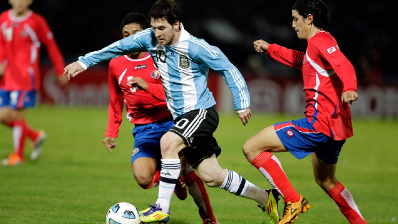 La selección argentina se ha clasifuicado para cuartos de final de la Copa América tras vencer por 3 goles a cero a Costa Rica tras un gran partido de Messi.