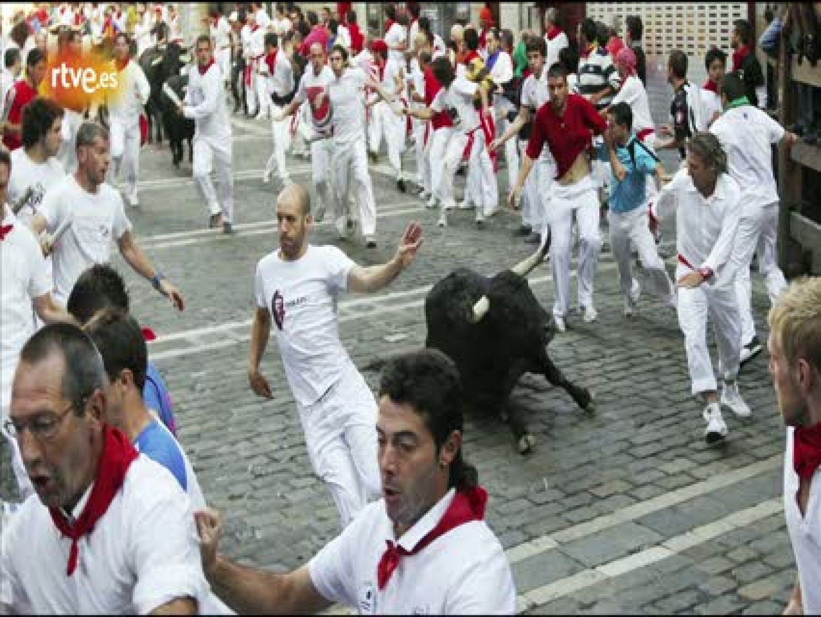 RNE te narra el sexto encierro de San Fermín 2011 en imágenes | Ver
