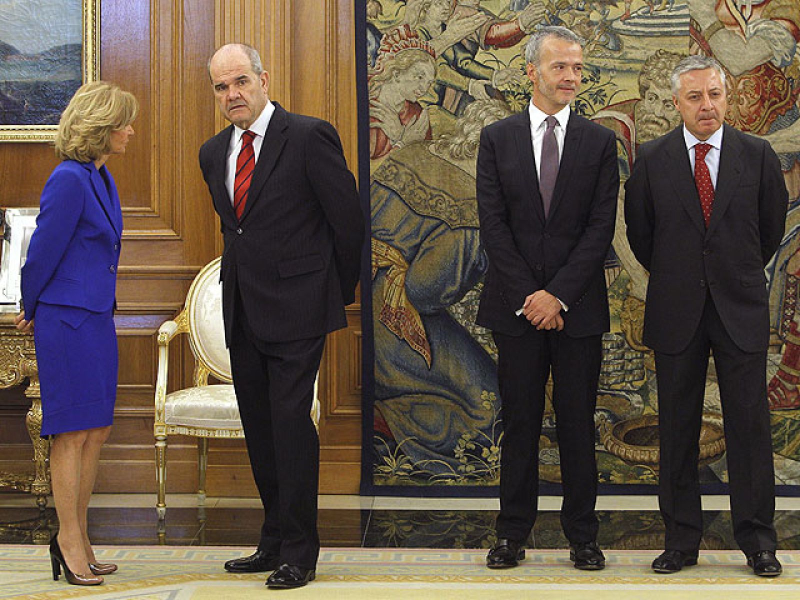 Los cuatro protagonistas del último cambio de Gobierno decidido por José Luis Rodríguez Zapatero han prometido sus nuevos cargos ante el Rey en un acto en el Palacio de La Zarzuela, al que han asistido también la Reina, el presidente del Gobierno y