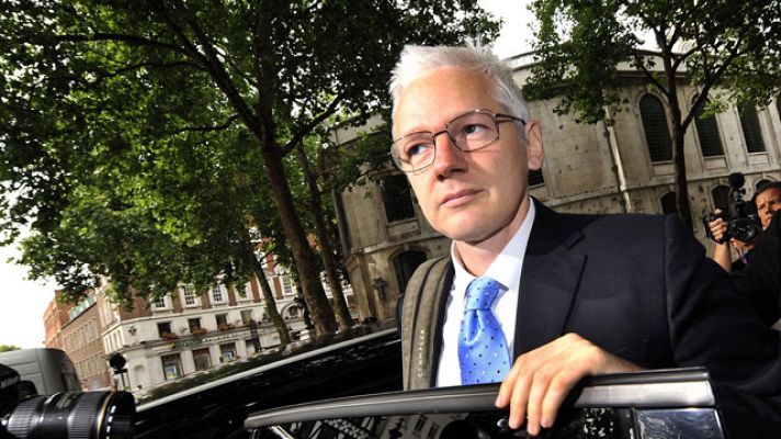 Telediario 1 - Julian Assange frente al juez