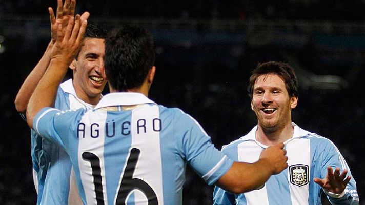 Telediario 1 - Messi da los goles en la victoria de Argentina