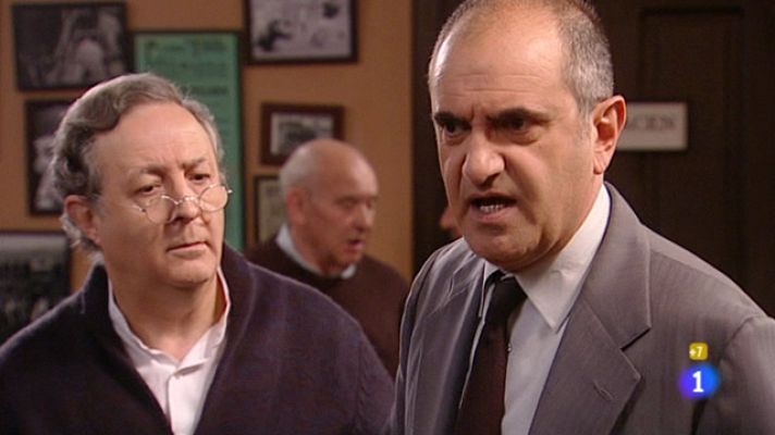 Amar en tiempos revueltos - ¿Tendrá el hijo de Chelo apellidos?