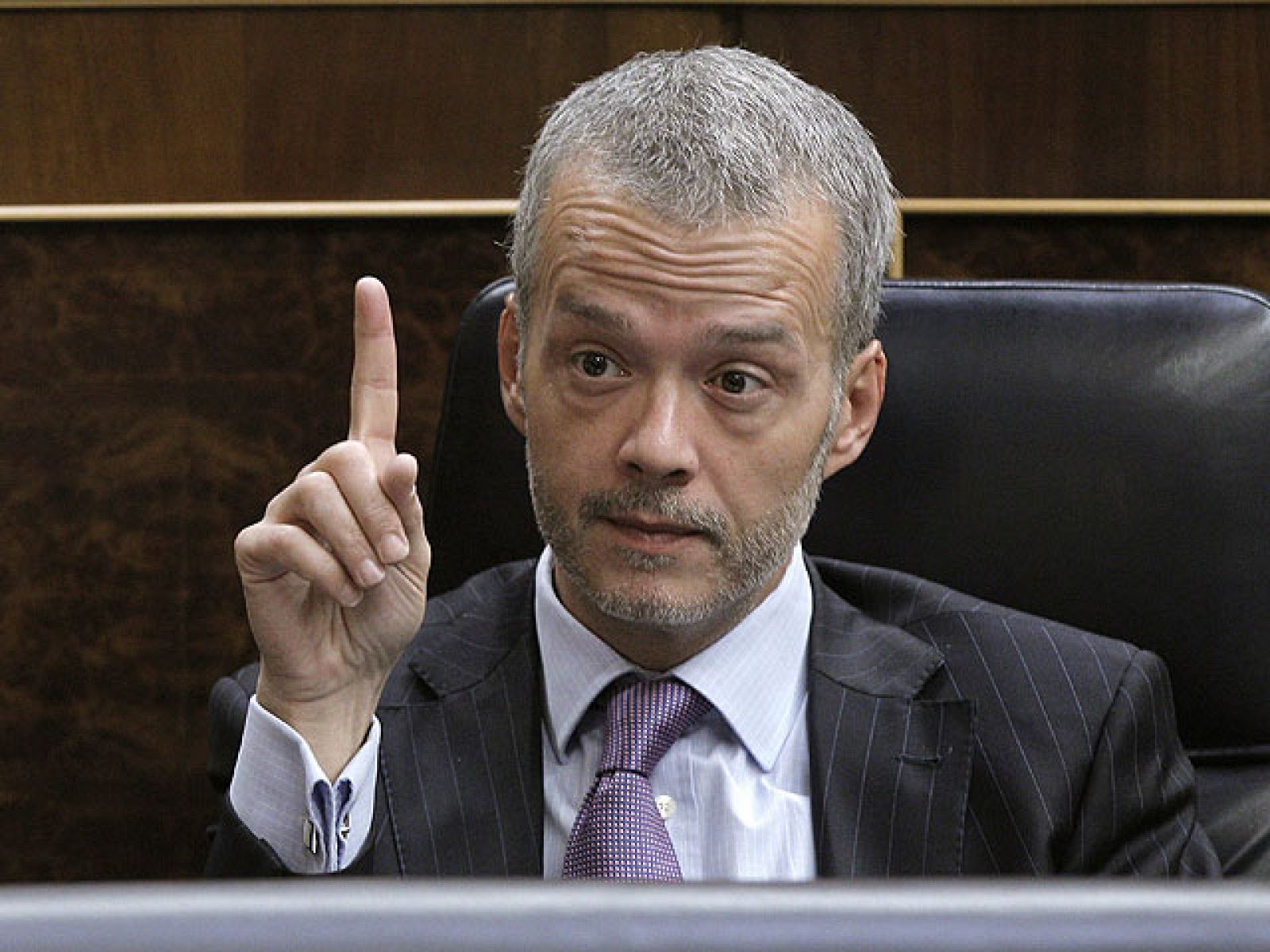 Salgado tiende la mano a Saénz de Santamaría, que cree que Zapatero está de salida