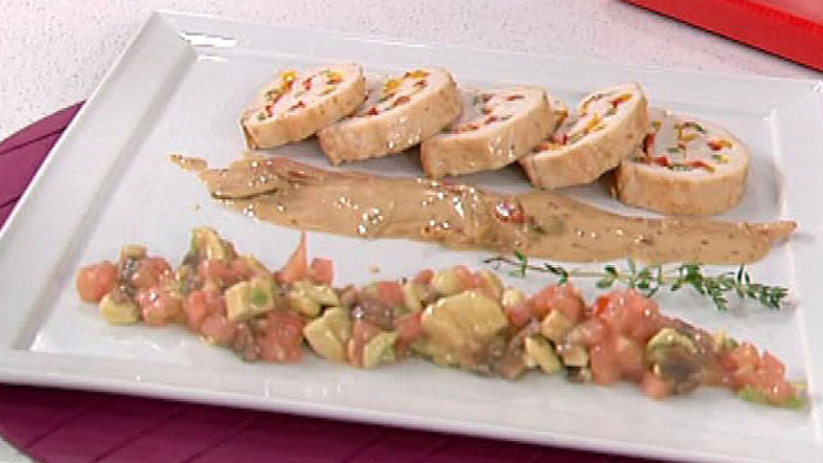 Pollo relleno con pimientos en salsa de crema (13/07/2011)