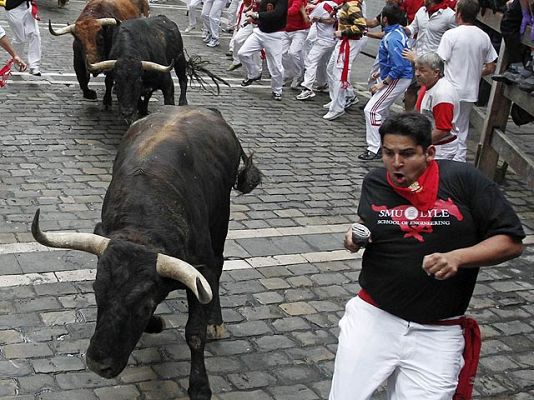 Telediario 1 - Agencias de noticias y televisiones de todo el mundo cubren los Sanfermines