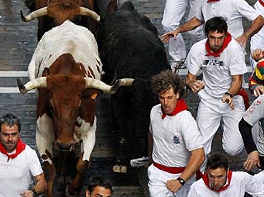San Fermín - Carrera de un mozo de rizos rubio