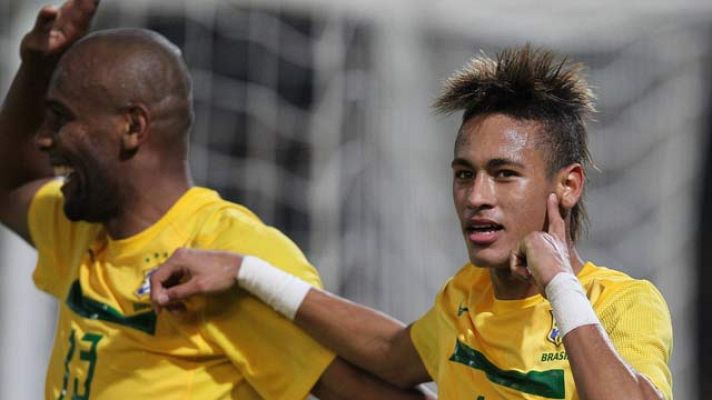 Telediario 1 - Neymar y Pato llevan a Brasil a cuartos