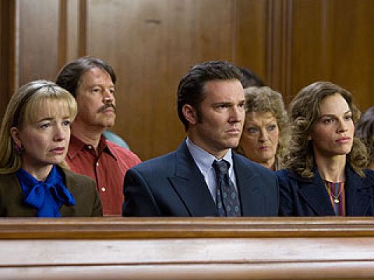 Cultura en Rtve.es - Tráiler de 'Betty Anne Watters', dirigida por Tony Goldwyn y protagonizada por Hilary Swank y Sam Rockwell