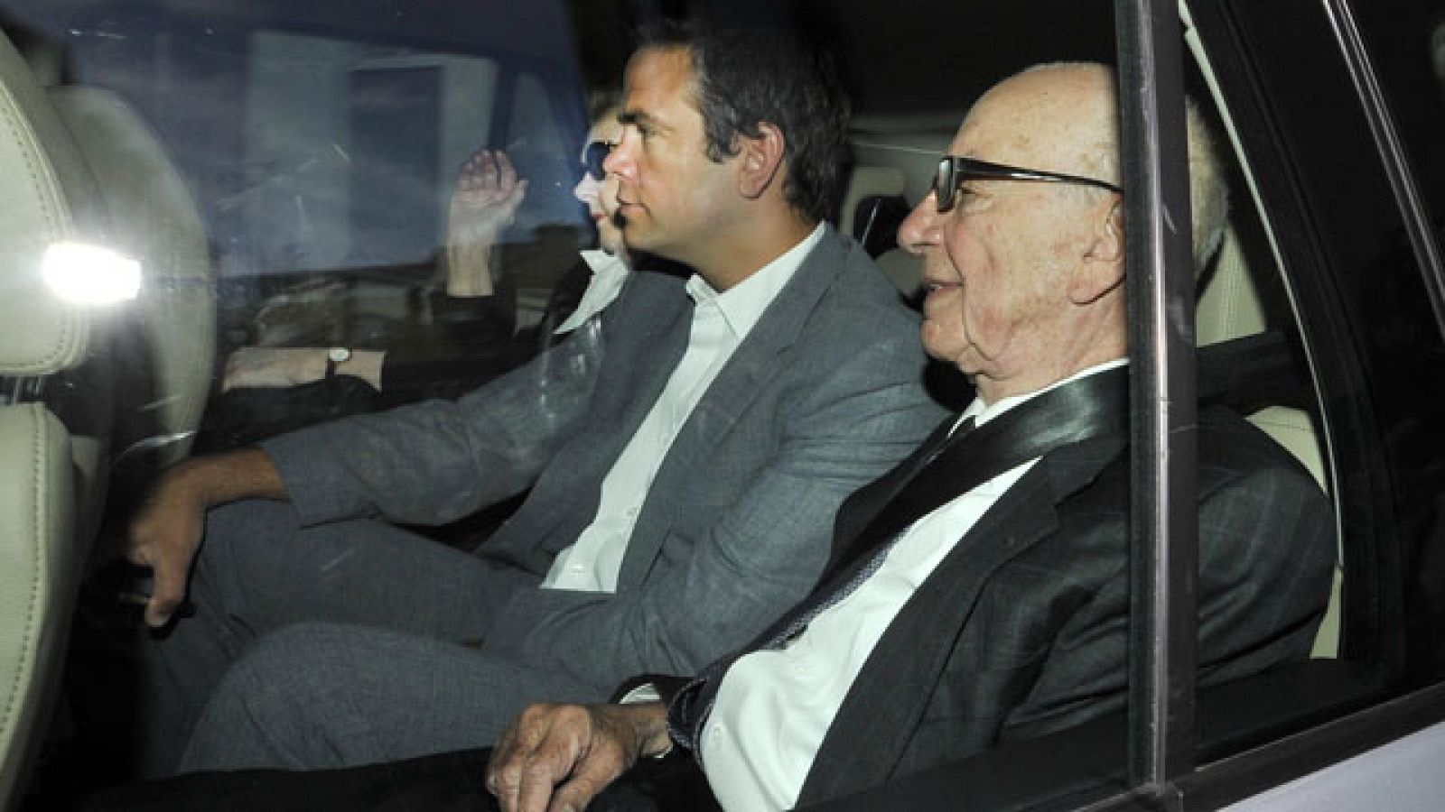 La presión política tumba la OPA de Murdoch sobre BSkyB