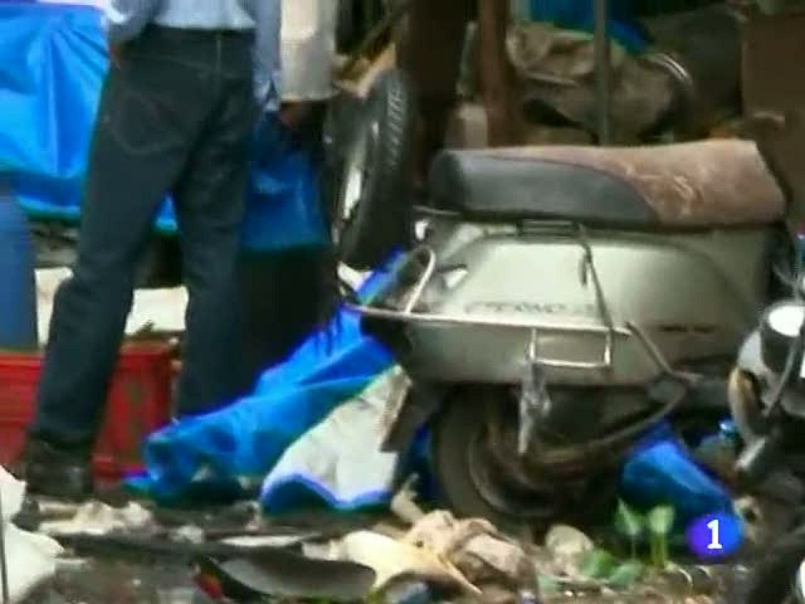 18 muertos en un triple atentado en Bombay | Ver