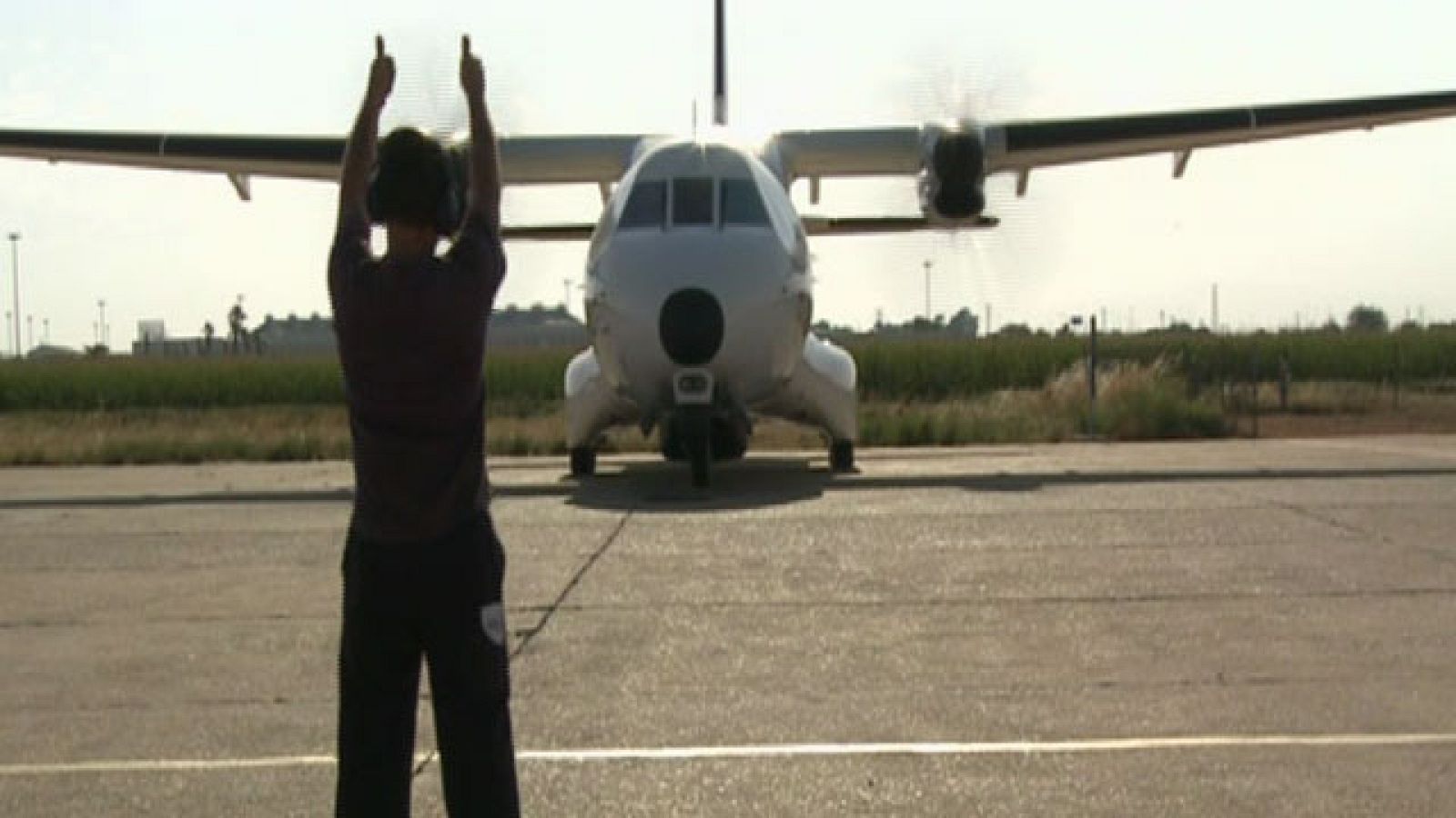 La Guardia Civil vigila desde el aire la salida de pateras