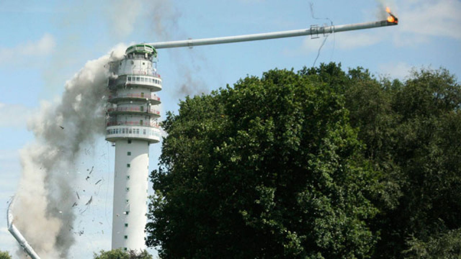 Se derrumba una torre de comunicación en Holanda