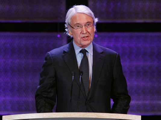  - Les Hilton, presidente del Dow Jones ha dimitido por el escándalo de las escuchas ilegales en Gran Bretaña