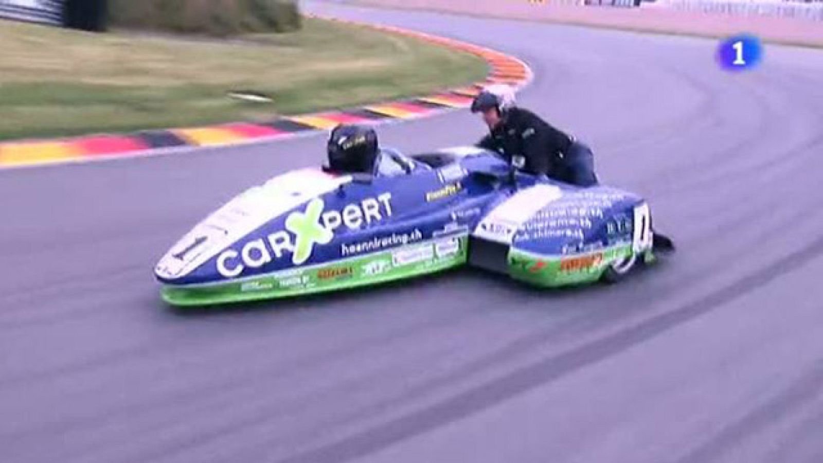 Ángel Nieto se pasa a los sidecar | Ver