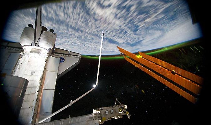  - El Atlantis se prepara para decir adiós a la Estación Espacial Internacional