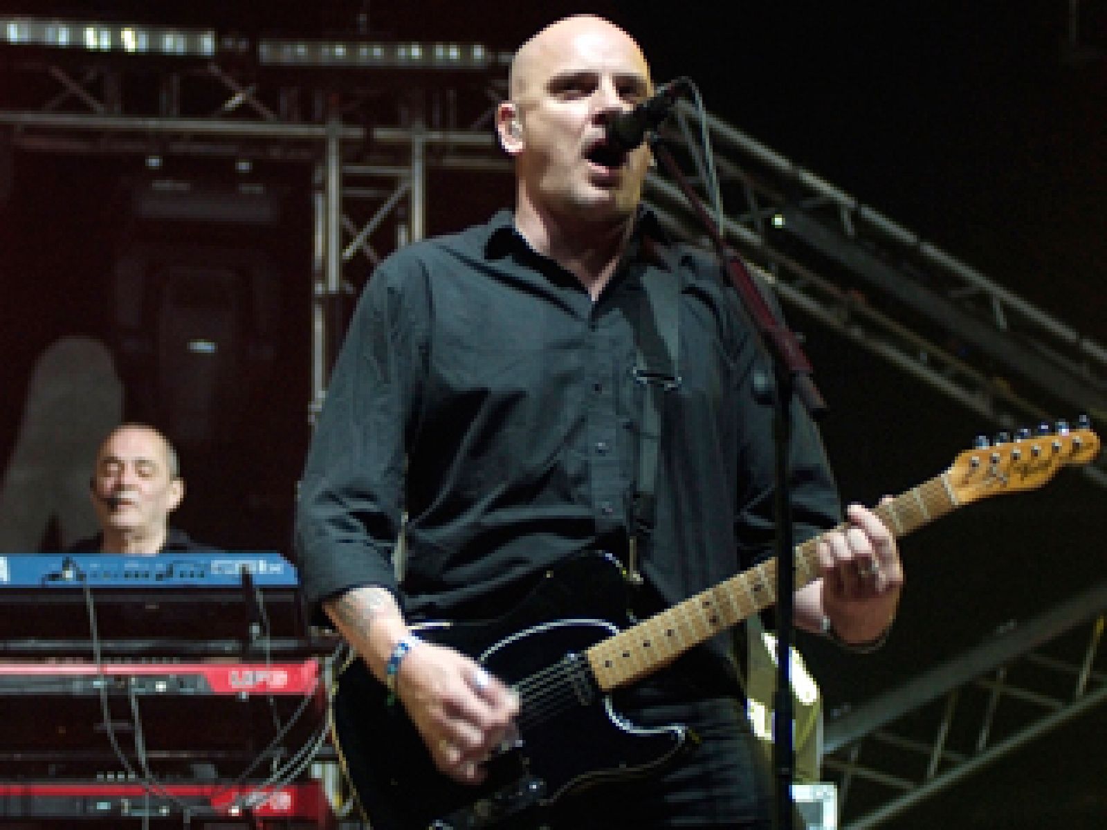 En plena forma, The Stranglers tomaron el viernes el escenario Fiberfib.com para presentar un repertorio clásico plagado de buen guitarreo rock (15/07/11).