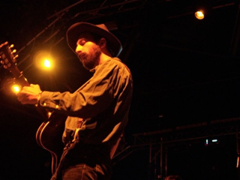 El dúo francés ofreció uno de los conciertos más destacados de la jornada del viernes, con su delicado pop hecho a base de deliciosas guitarras (15/07/11).