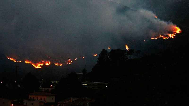 El incendio de La Riba continúa fuera de control - Informativo 24h | Ver