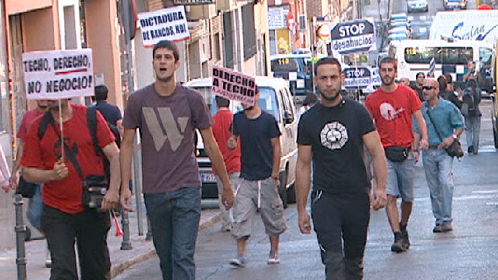 El despliegue policial permite que se lleve a cabo un desahucio | Ver