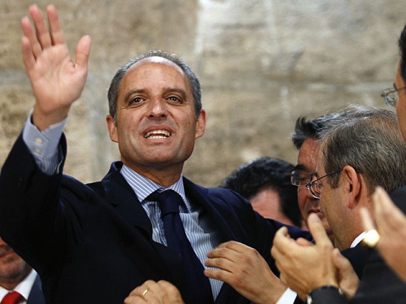Día largo para Camps, que dimite como presidente de Valencia | Ver