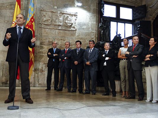 Telediario 1 - Camps dimite después de 29 meses de investigación judicial