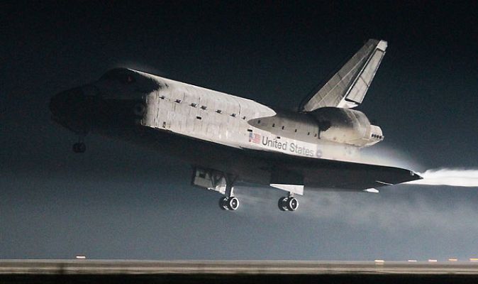  - El Atlantis aterriza con éxito y pone fin a la era de los transbordadores