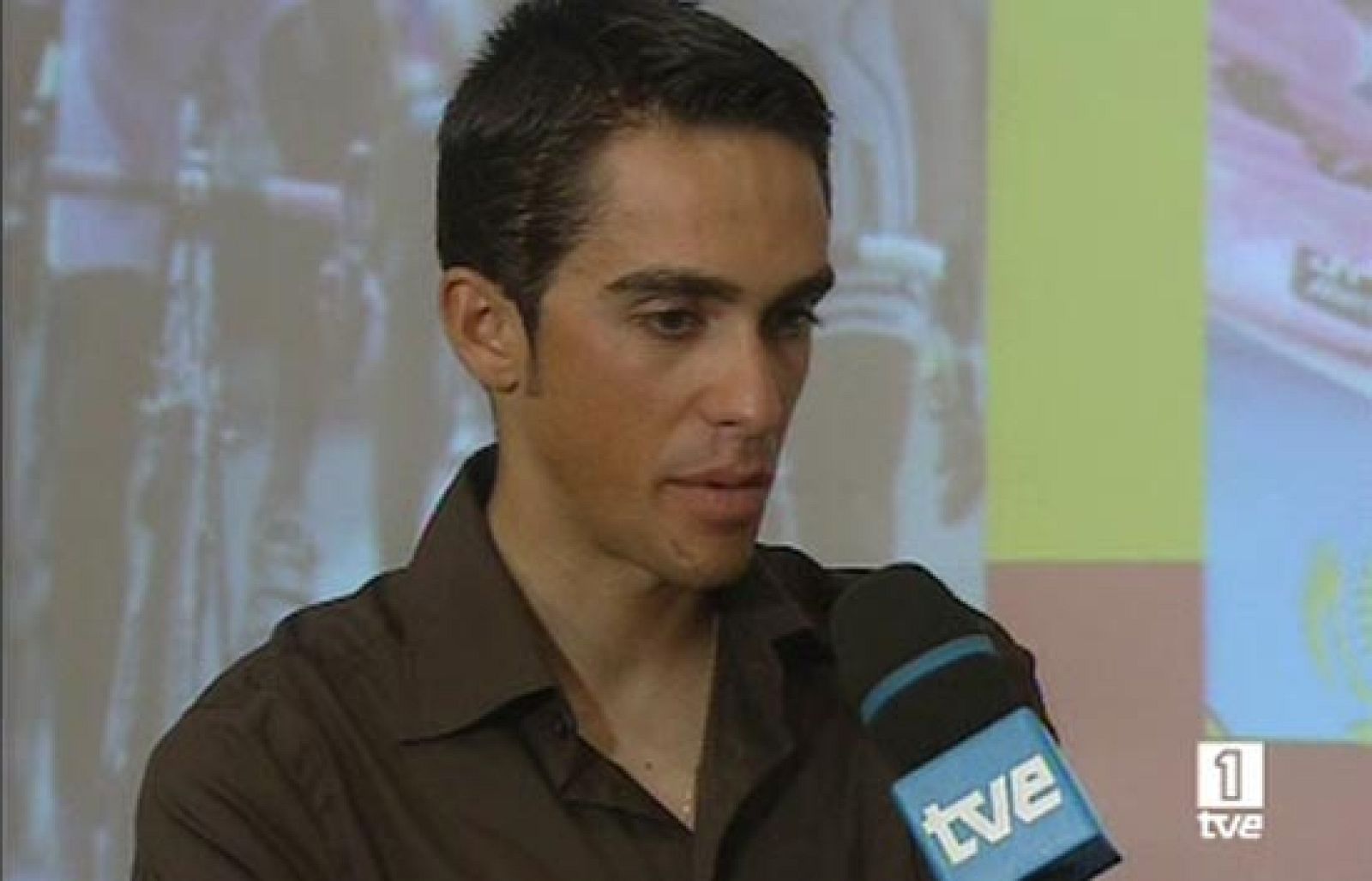 Contador comenta en el Telediario 2 que ve difícil poder participar en el próximo Tour 2008.