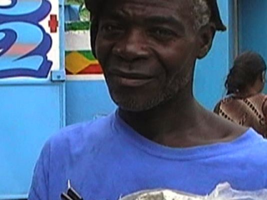  - Vendedor de agua en Haití