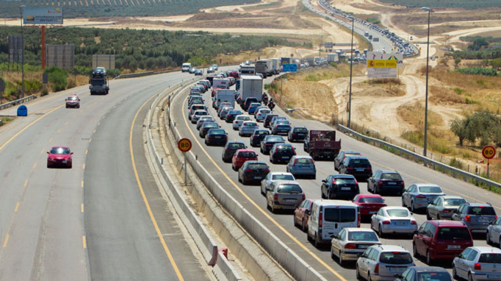 Comienza un dispositivo especial de Tráfico por el puente de Santiago