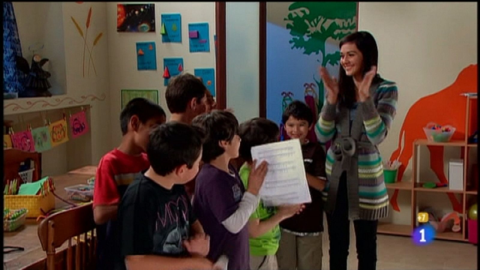 Amar de nuevo - Capítulo 5 - Palito comienza sus clases en la escuela en donde la profesora también siente celos de Verónica - Ver ahora